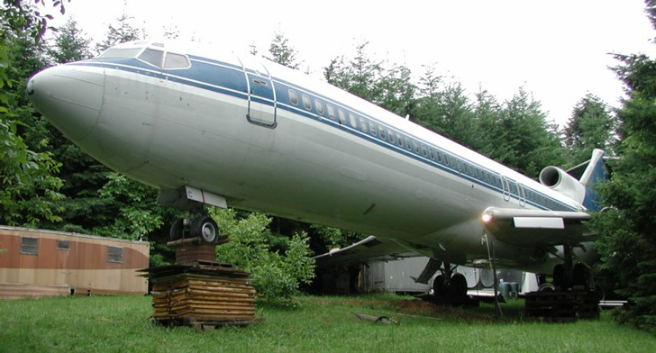 Boeing 727; Living In